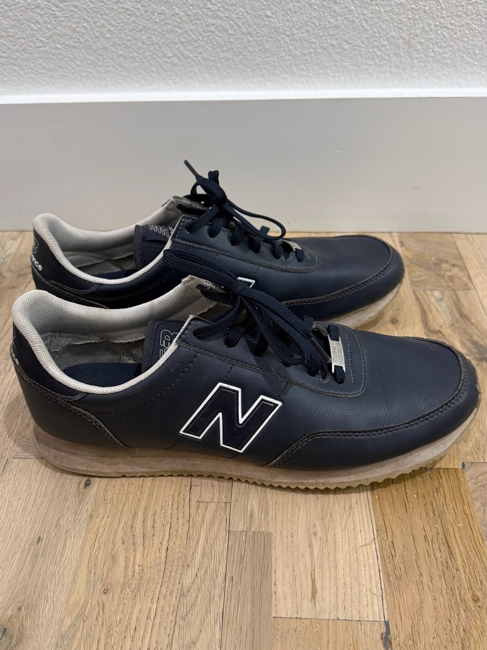 Great condition New Balance Navy and White Men's Sneakers | 10.5